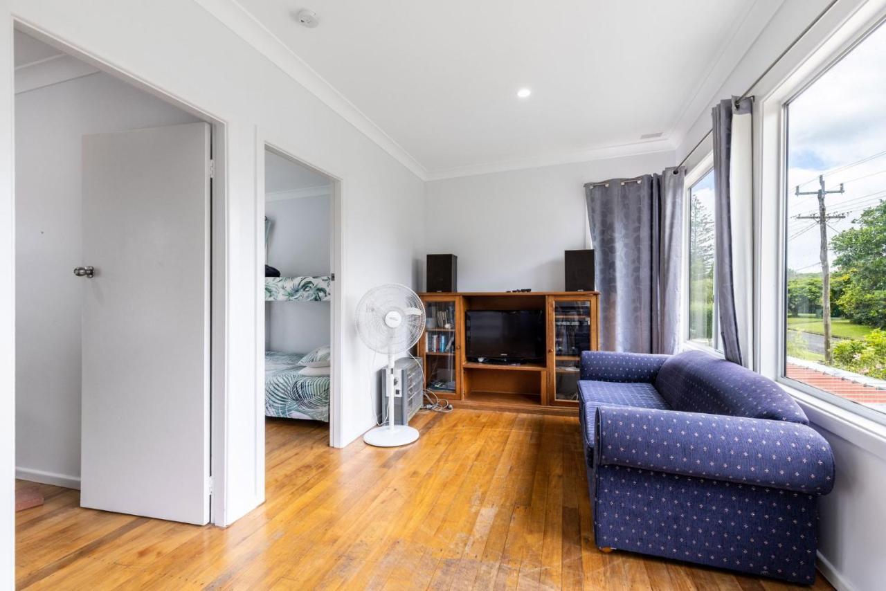 Boronia Avenue 18 * Mylestom